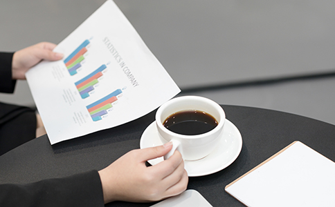 銀行開公戶時(shí)會(huì)有一些費(fèi)用。如果你選擇上海作為注冊(cè)公司